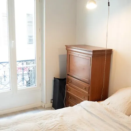 Bright Flat Close To Belleville *